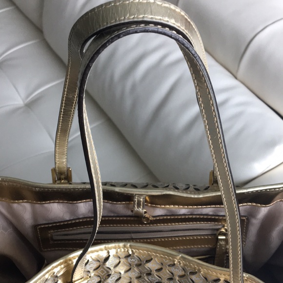 Michael Kors Flower Perforated Tote Gold - Picture 16 of 16